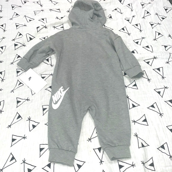 New With Tags Nike 6 Months (2 Piece) Baby Rompers Bundle - Picture 4 of 4